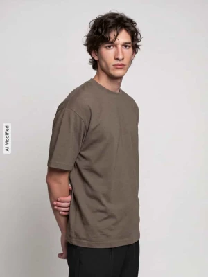 T-shirt o kroju relaxed fit z okrągłym dekoltem model ‘OSCAR’ Selected Średniobrązowy