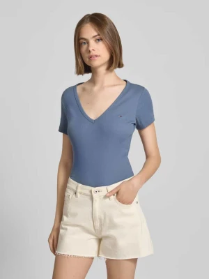 T-shirt o kroju Slim Fit z dekoltem w serek Tommy Jeans