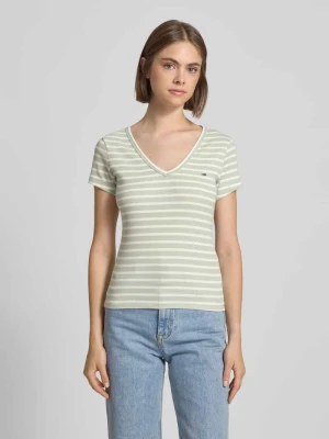 T-shirt o kroju Slim Fit z dekoltem w serek Tommy Jeans
