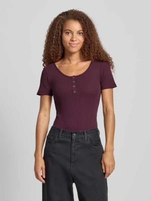 T-shirt o kroju slim fit z mieszanki bawełny model ‘KITTE’ Pieces