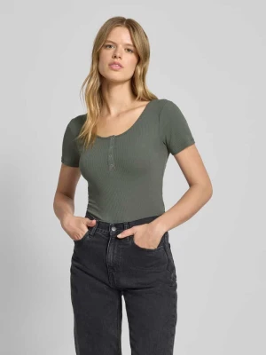 T-shirt o kroju slim fit z mieszanki bawełny model ‘KITTE’ Pieces