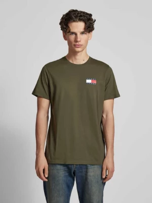 T-shirt o kroju slim fit z nadrukiem z logo model ‘ESSENTIAL’ Tommy Jeans