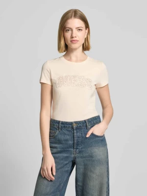 t-shirt o kroju slim fit z obszyciem z kamieni stras Guess