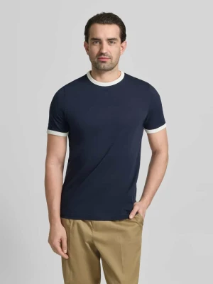 T-shirt o kroju slim fit z okrągłym dekoltem MCNEAL