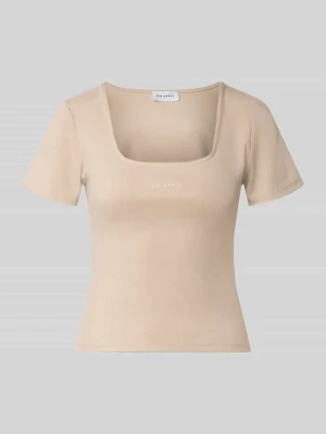 t-shirt o kroju slim fit z prostokątnym dekoltem model 'Kalina' Oh April