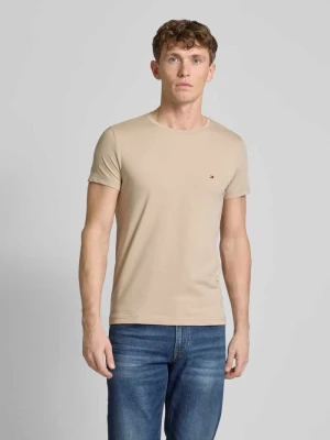 T-shirt o kroju slim fit z wyhaftowanym logo Tommy Hilfiger