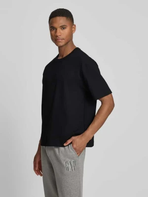 t-shirt o krótkim kroju z okrągłym dekoltem GAP