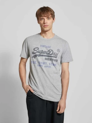 T-shirt o luźnym kroju z nadrukiem z logo Superdry