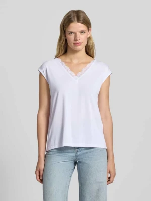 T-shirt o luźnym kroju z obszyciem koronką model ‘KAMALA’ Pieces