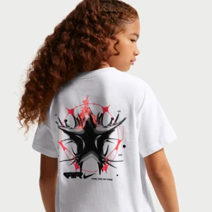 T-shirt o pudełkowym kroju dla dużych dzieci (dziewcząt) Nike - Biel