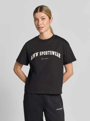 T-shirt o pudełkowym kroju z nadrukiem z logo AIMN Czarny
