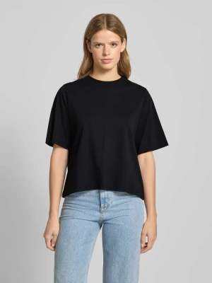 T-shirt o pudełkowym kroju z okrągłym dekoltem model ‘Nola’ EDITED