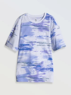 T-shirt oversize z kolorowym nadrukiem na całości Reporter