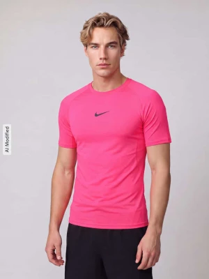 t-shirt sportowy o kroju slim fit z nadrukiem z logo Nike Mocnoróżowy