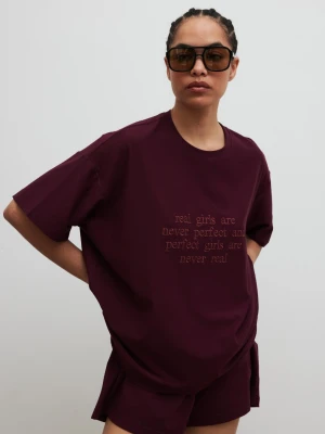 T-shirt typu oversize z HAFTEM w kolorze BURGUNDY - VERITE-XS/S Marsala