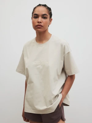 T-shirt typu oversize z HAFTEM w kolorze CANNOLIE CREAM - RUST-S/M Marsala