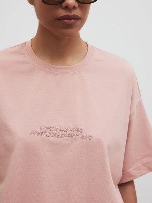 T-shirt typu oversize z HAFTEM w kolorze COTTONE ROSE - RUST-S/M Marsala