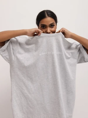 T-shirt typu oversize z HAFTEM w kolorze LIGHT GREY- EAZY-M/L Marsala
