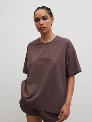 T-shirt typu oversize z HAFTEM w kolorze PURPLE TAUPE - RUST-S/M Marsala