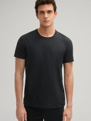 T-shirt w kolorze czarnym z chabrowym motywem Joop