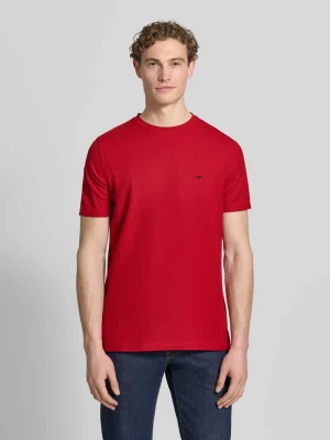 T-shirt w kroju regular fit z haftowanym logo FYNCH-HATTON