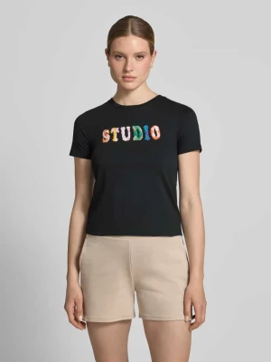 T-shirt w kroju regular fit z haftowanym logo Jake*s Studio Women