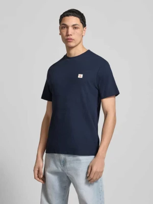 T-shirt w kroju regular fit z naszywką z logo Calvin Klein Jeans Granatowy