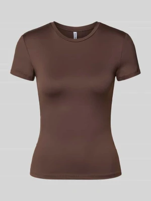 t-shirt w kroju slim fit z okrągłym dekoltem model 'LULA' Pieces Ciemnobrązowy
