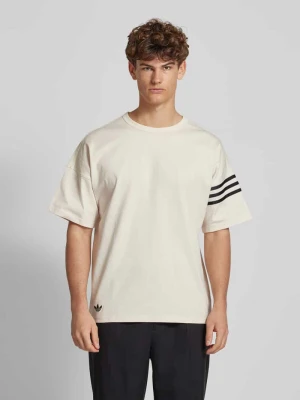 T-shirt z charakterystycznymi dla marki paskami adidas Originals