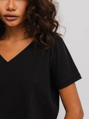 T shirt z dekoltem w kształcie V w kolorze CZARNYM - V NECK-S Marsala