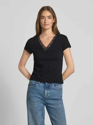 T-shirt z dekoltem w serek GAP