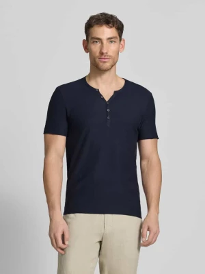 t-shirt z dekoltem w serek i listwą guzikową MCNEAL