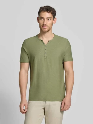 t-shirt z dekoltem w serek i listwą guzikową MCNEAL