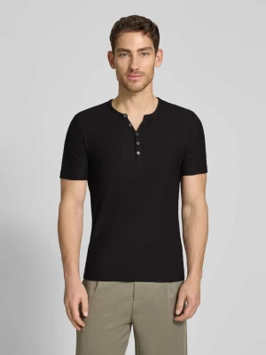 t-shirt z dekoltem w serek i listwą guzikową MCNEAL