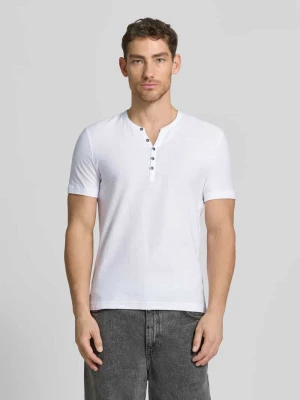 t-shirt z dekoltem w serek i listwą guzikową MCNEAL