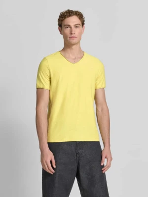 t-shirt z dekoltem w serek i zrolowanym brzegiem MCNEAL Musztardowy