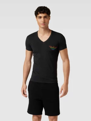 T-shirt z dekoltem w serek model ‘RAINBOW LOGO’ Emporio Armani