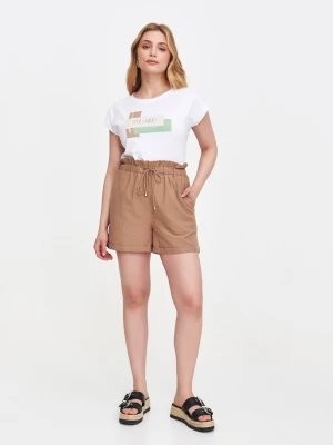 T-shirt z delikatnym napisem