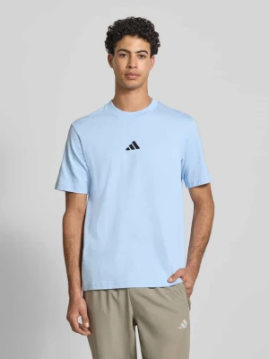 Koszulka z detalem etykiety adidas Sportswear