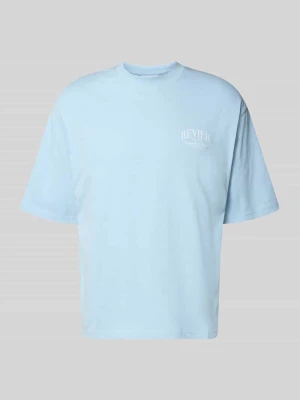 t-shirt z detalem z logo REVIEW