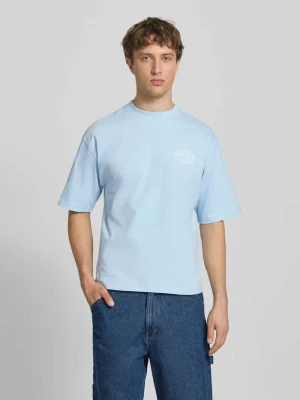 t-shirt z detalem z logo REVIEW