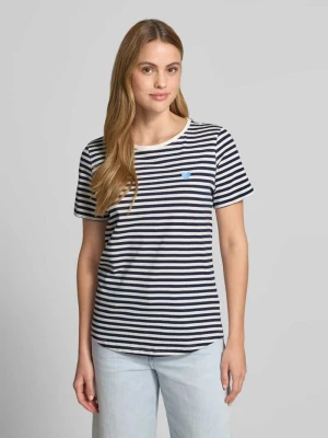 T-shirt z haftowanym motywem i dekoltem w kształcie litery O FREE/QUENT