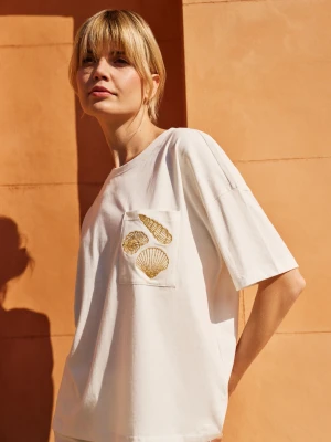 T-shirt z hatfem na kieszonce biały Moodo