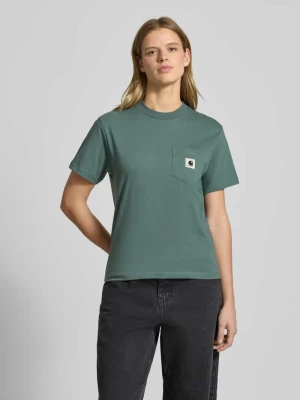 T-shirt z kieszenią na piersi i detalem z logo Carhartt Work In Progress