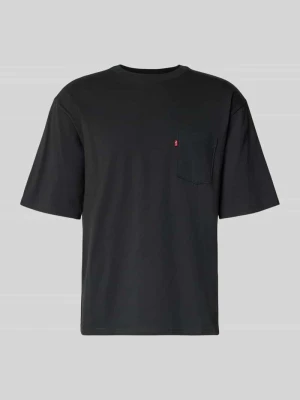 T-shirt z kieszenią na piersi i detalem z logo Levi's®