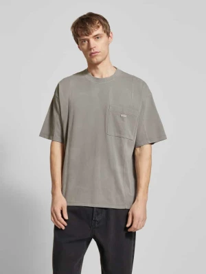 T-shirt z kieszenią na piersi model ‘Naimos’ Hugo Blue