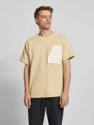 T-shirt z kieszenią na piersi model ‘TERRY’ The North Face
