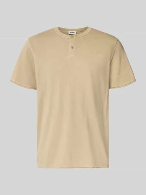 T-shirt z krótką listwą guzikową model 'ENIL' Drykorn Beżowy