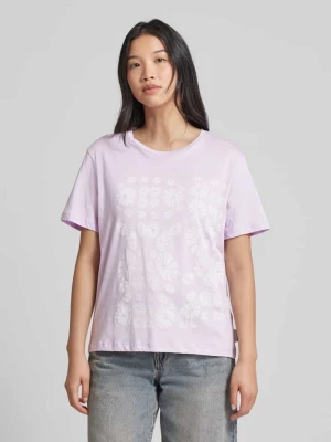 T-shirt z kwiatowym wzorem model ‘MAARLA FLOWER POWAA’ ARMEDANGELS