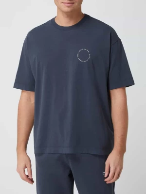 T-shirt z logo model ‘Mikaa’ ARMEDANGELS